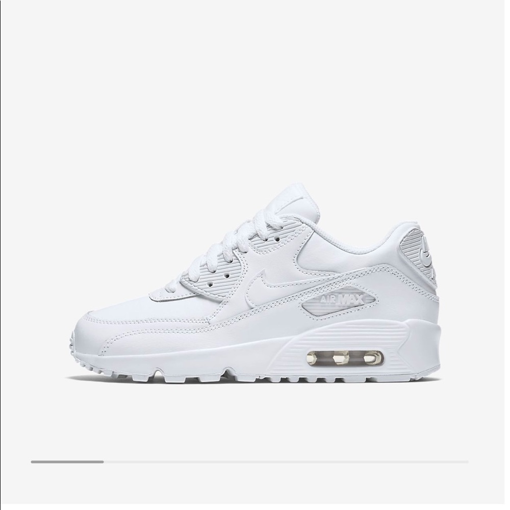 Tennis shoes